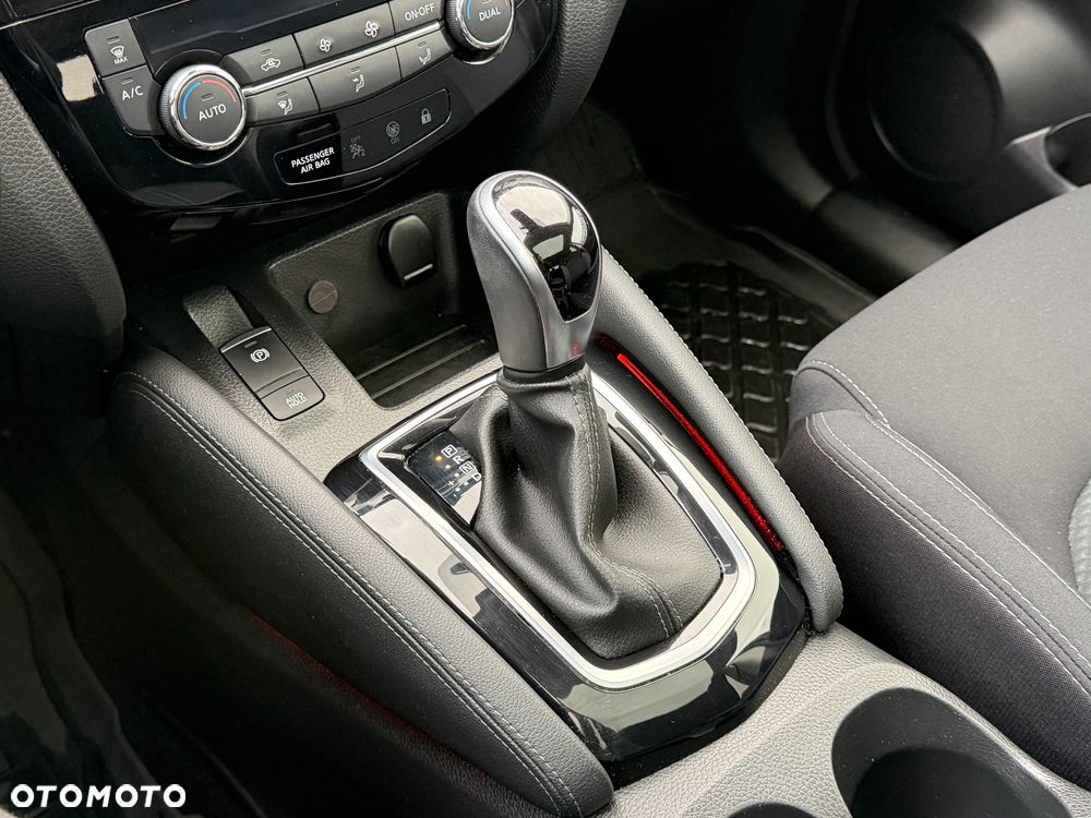 Nissan Qashqai 1.3 DIG-T N-Connecta DCT - 26