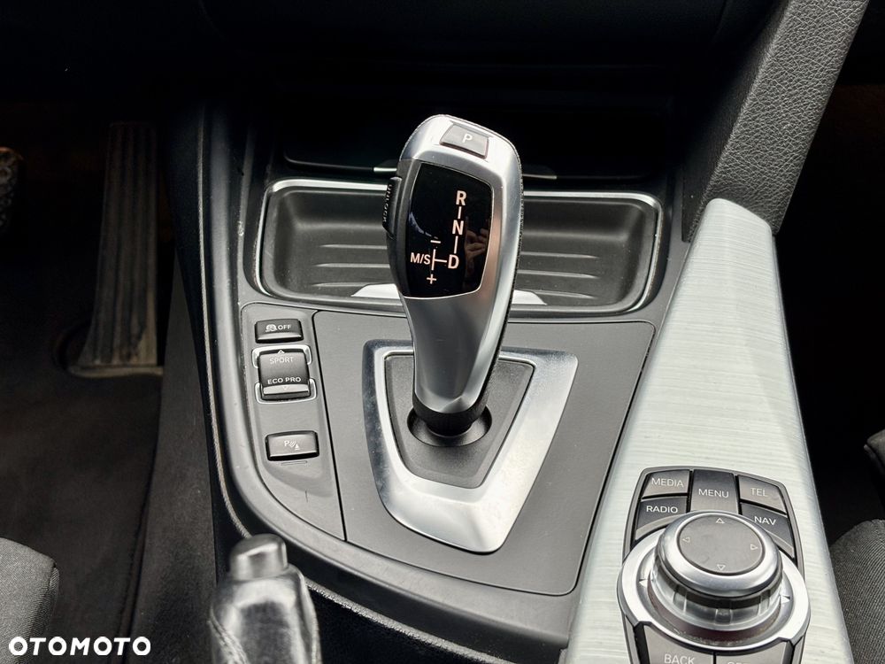 BMW Seria 3 318d Blue Performance Sport Line - 20