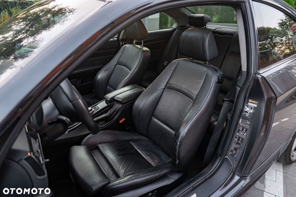 BMW Seria 3 330d - 18