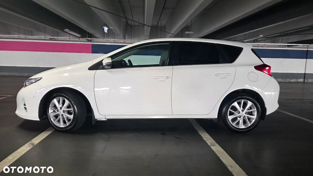 Toyota Auris 1.6 Premium + - 5