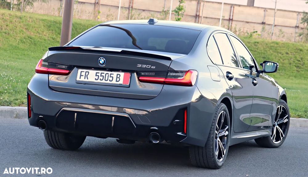 BMW Seria 3 330e Aut. M Sport - 14