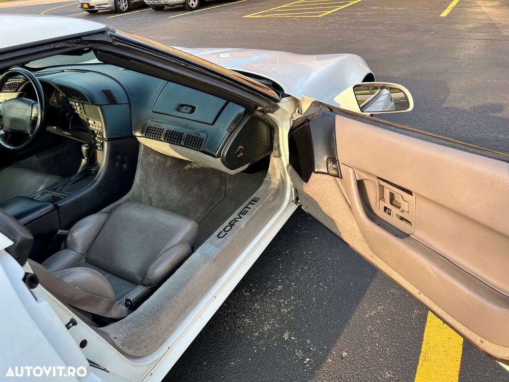 Chevrolet Corvette - 25