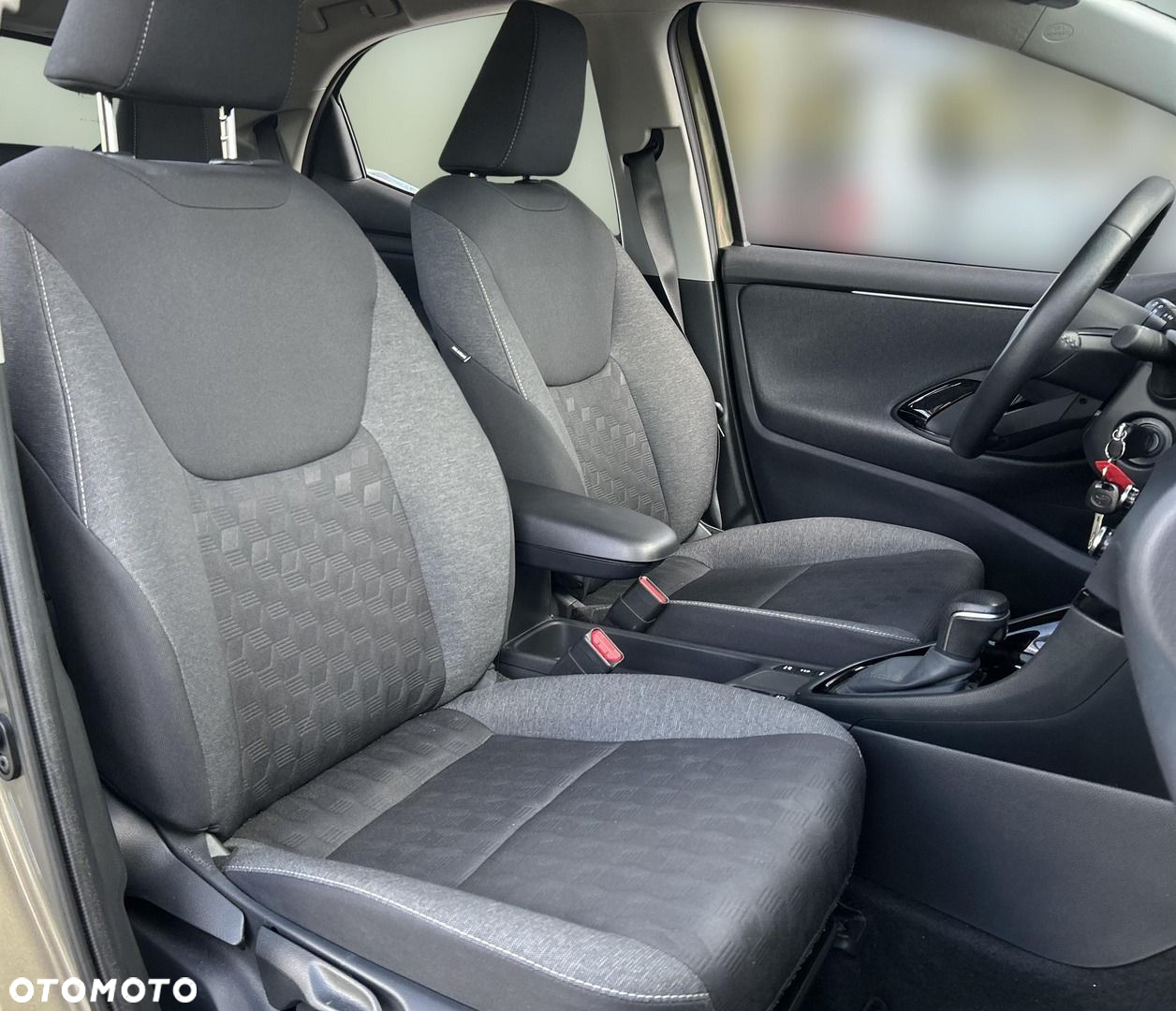 Toyota Yaris Hybrid 1.5 Style - 9