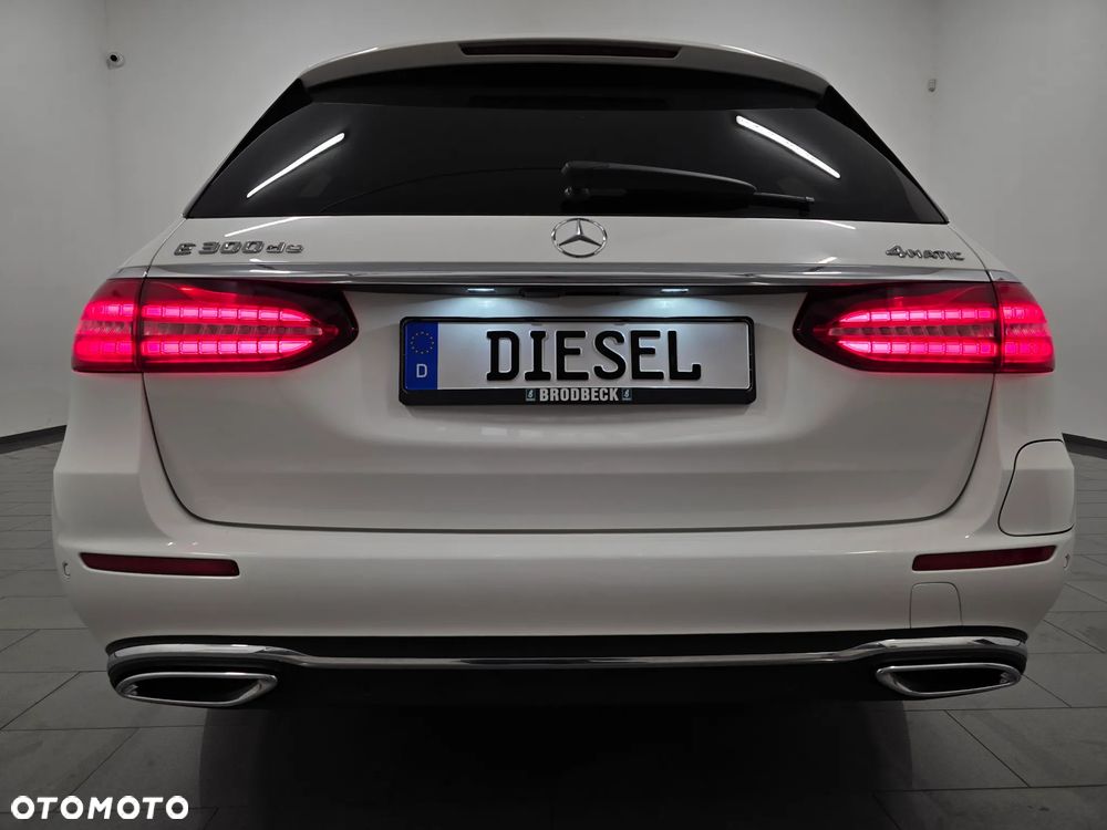 Mercedes-Benz Klasa E 300 de 4-Matic Exclusive - 38