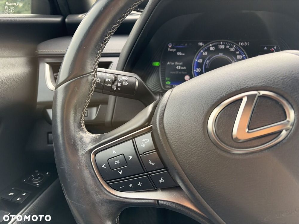 Lexus UX - 24