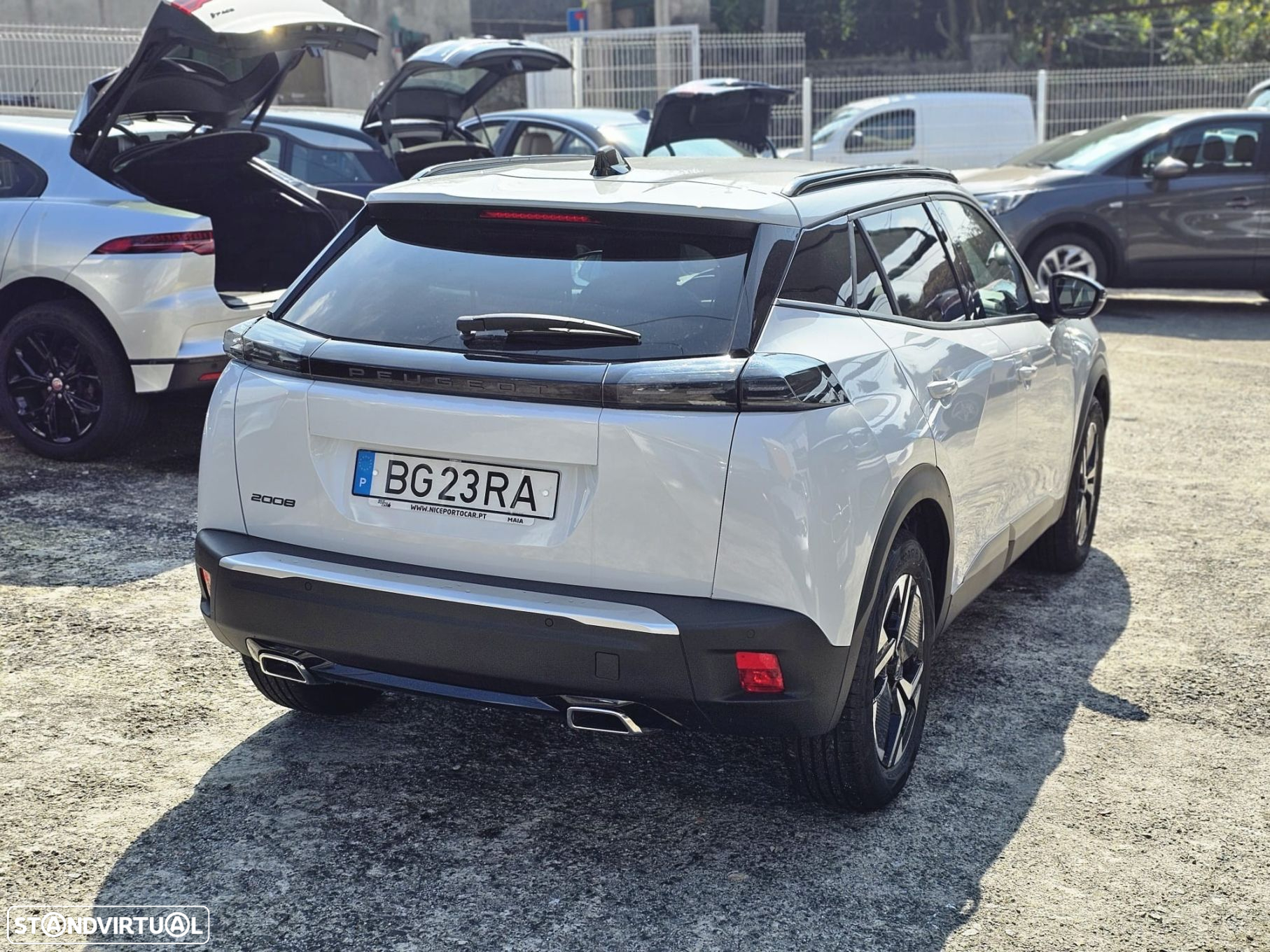 Peugeot 2008 1.2 PureTech Allure Pack EAT8 - 4