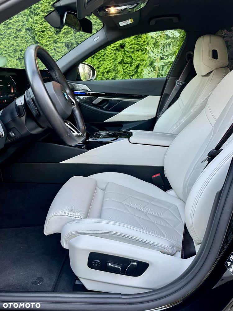 BMW Seria 5 520d xDrive mHEV M Sport - 5