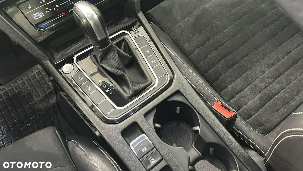 Volkswagen Passat 2.0 TDI Elegance DSG - 18