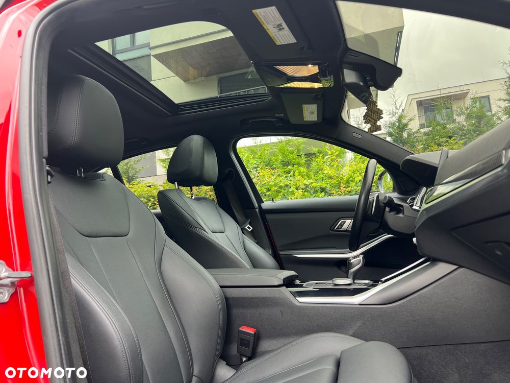 BMW Seria 3 330i xDrive M Sport - 11