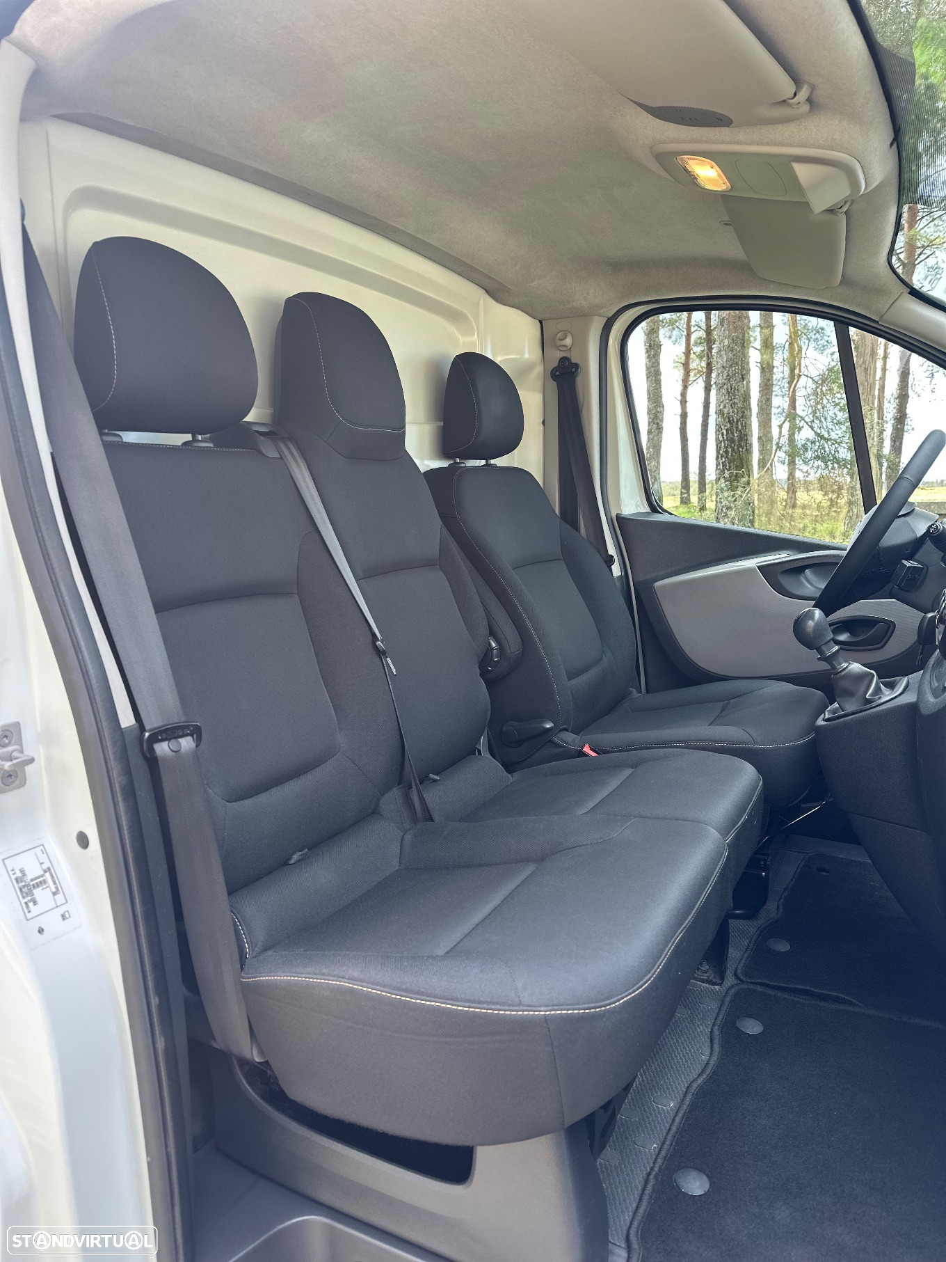 Nissan NV300 - 24