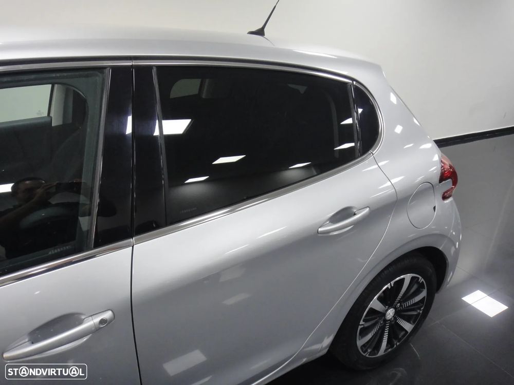 Peugeot 208 PureTech 110 Stop & Start Tech Edition - 9