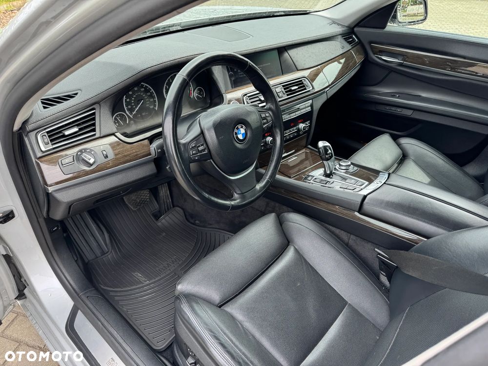 BMW Seria 7 750Li - 15