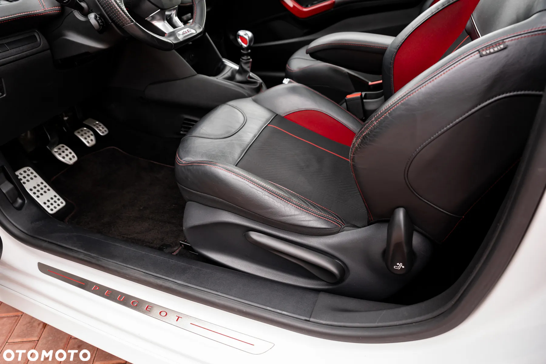 Peugeot 208 1.6 THP GTi - 19