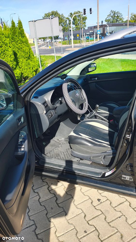 Toyota Avensis 1.8 VVT-i Sol - 9