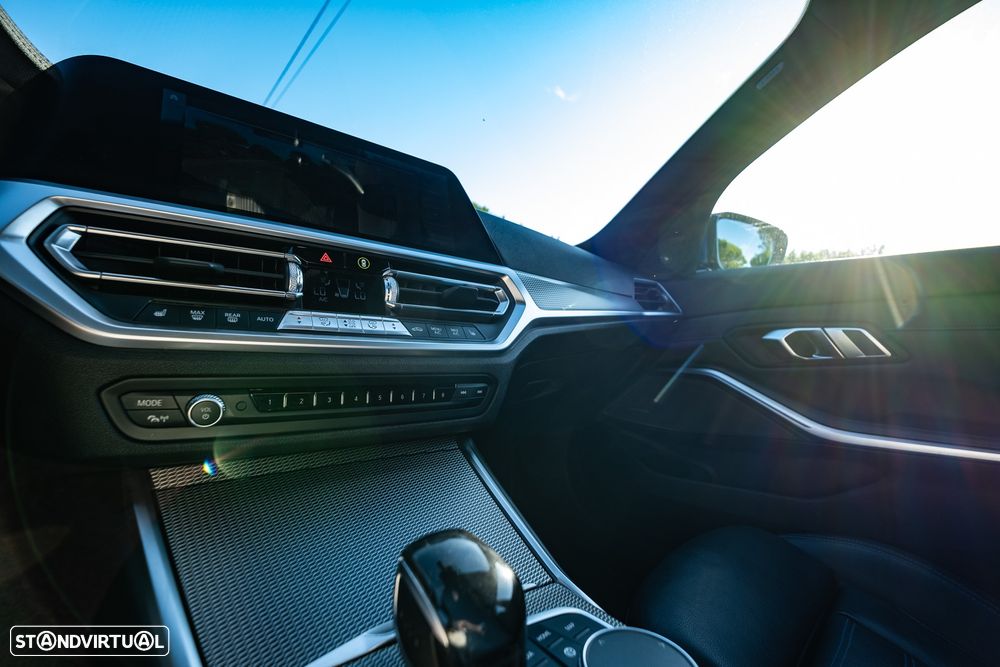 BMW 330 i xDrive Pack M - 32