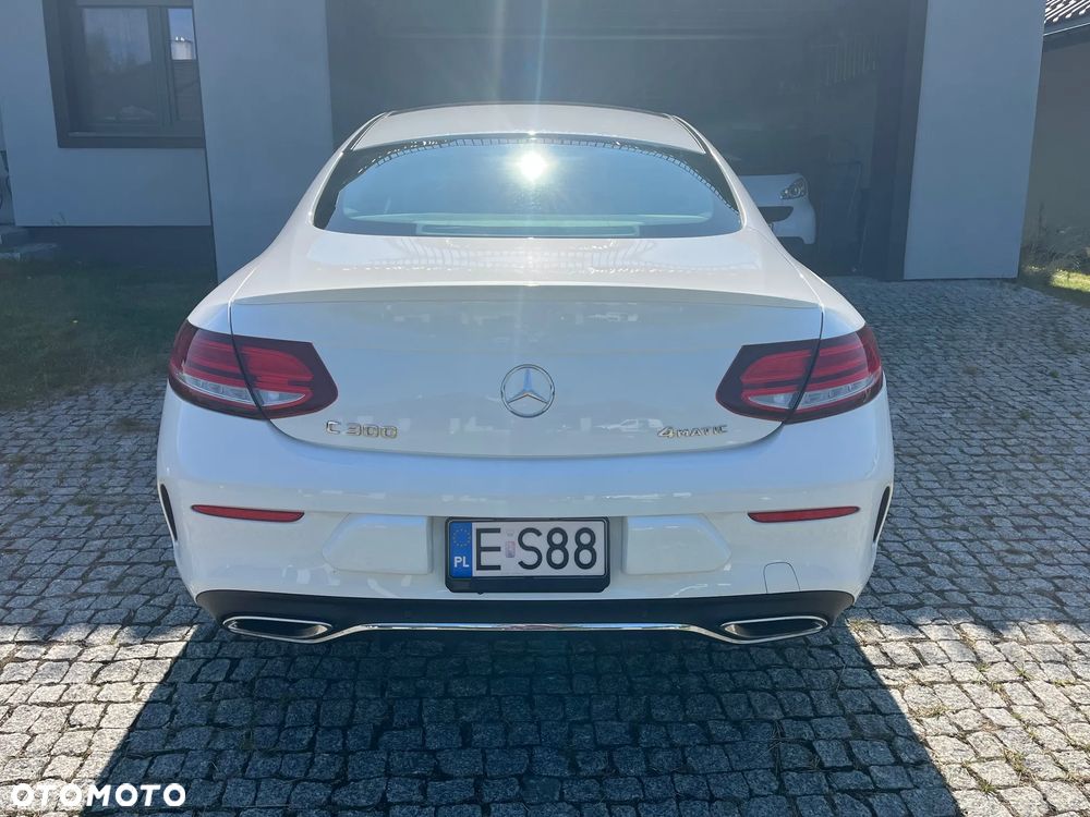 Mercedes-Benz Klasa C 300 Coupe 9G-TRONIC AMG Line - 15