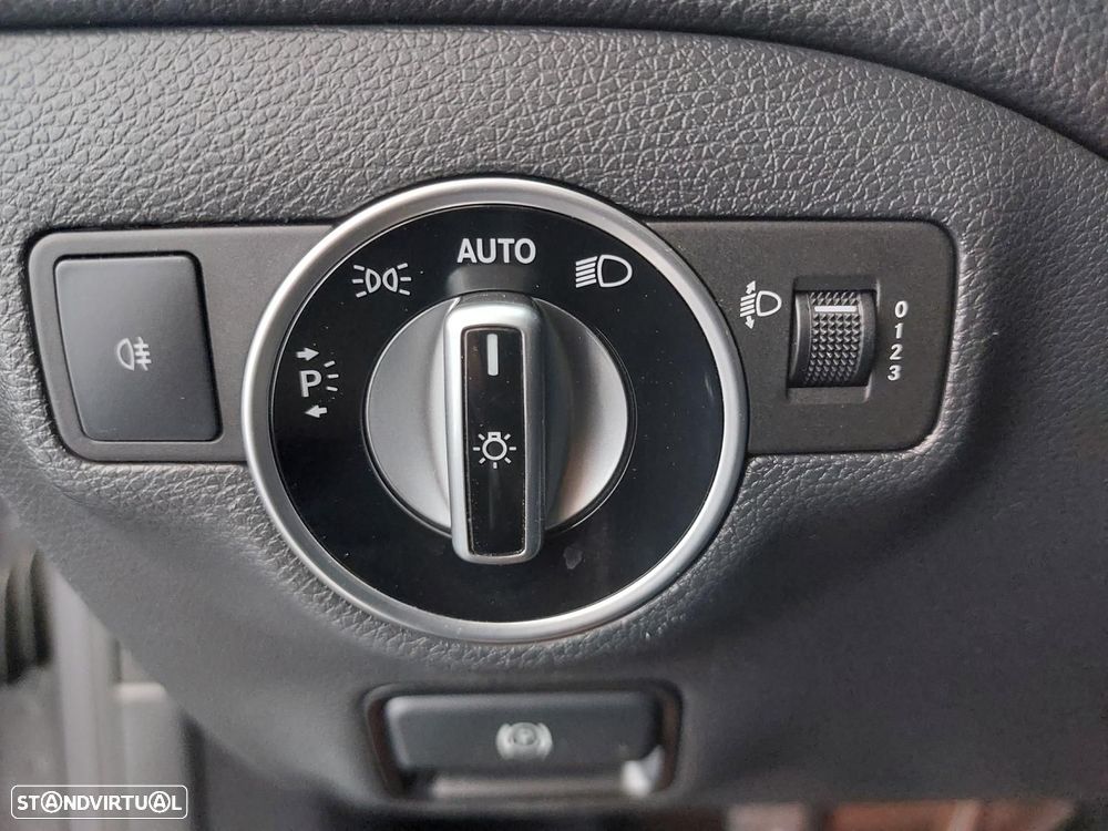 Mercedes-Benz CLA 180 d Shooting Brake - 23