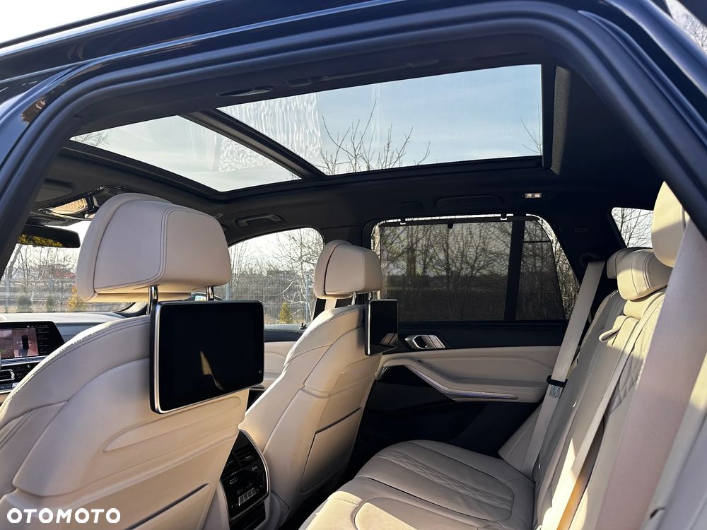 BMW X5 M M50d - 10