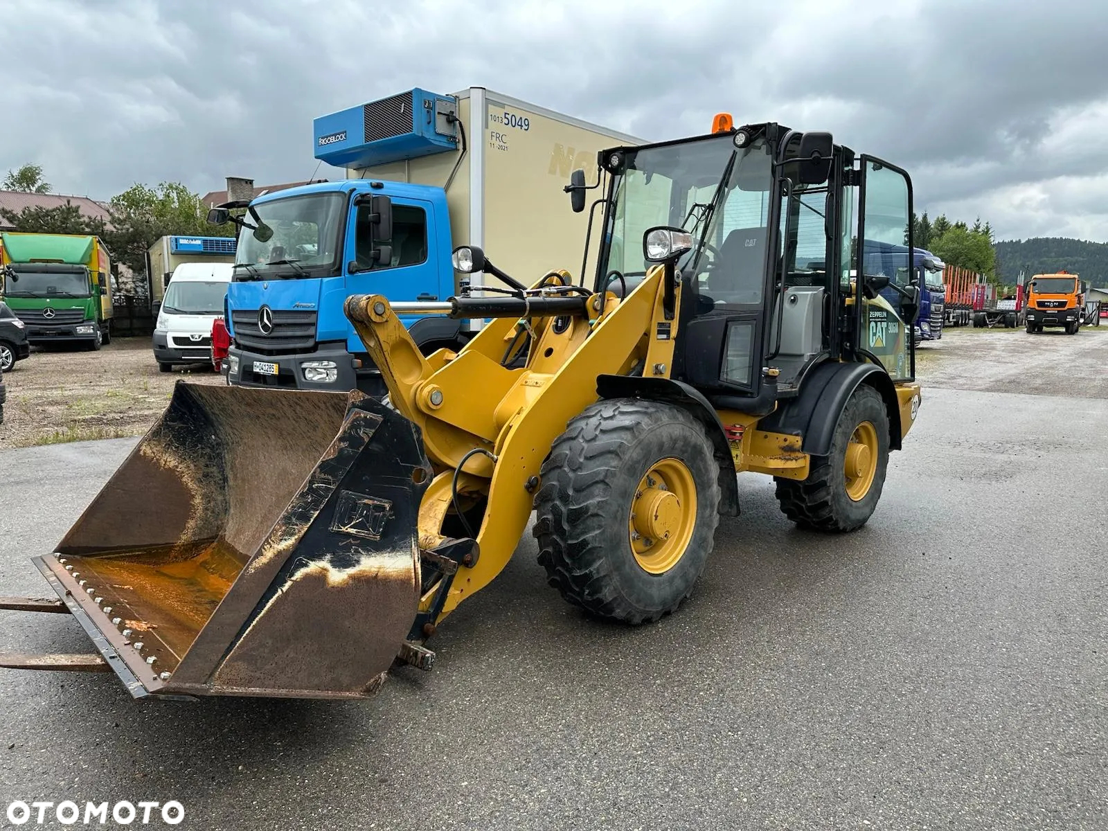 Caterpillar 906M - 3