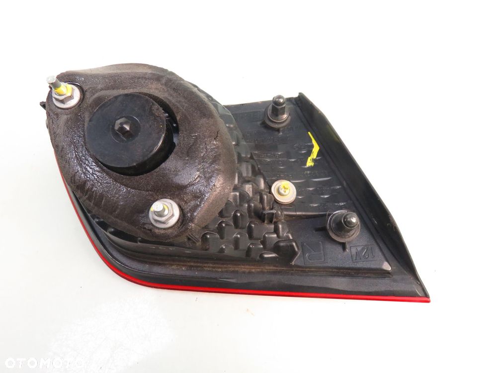 LAMPA PRAWA TYLNA KLAPA SUBARU LEGACY V - 4