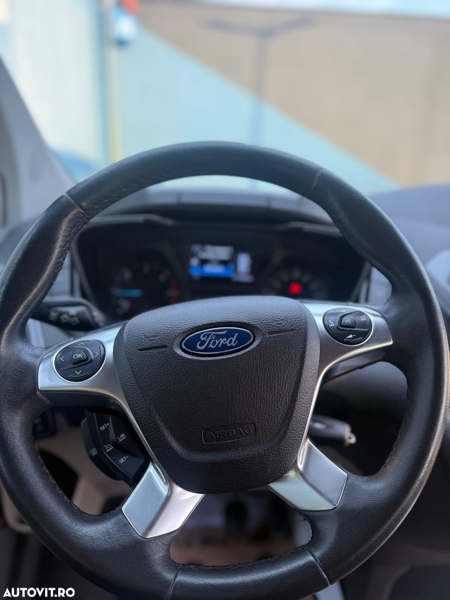 Ford Tourneo Custom Bus 320 2.0 EcoBlue 130 CP L1H1 Titanium - 5
