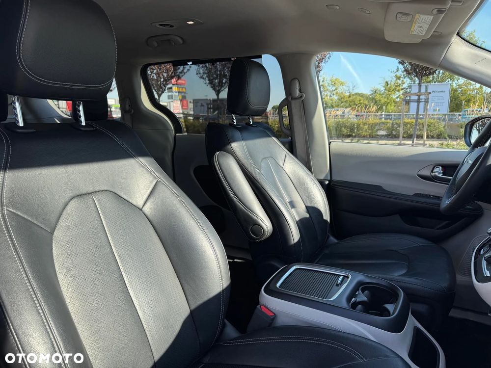 Chrysler Pacifica - 13