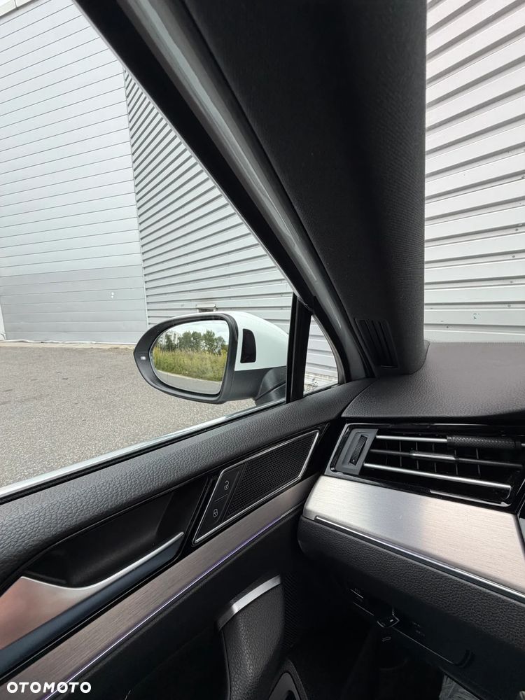 Volkswagen Passat Variant 1.6 TDI (BlueMotion Technology) DSG Trendline - 31