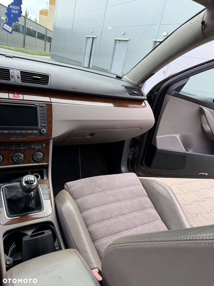 Volkswagen Passat 2.0 TDI Highline - 26