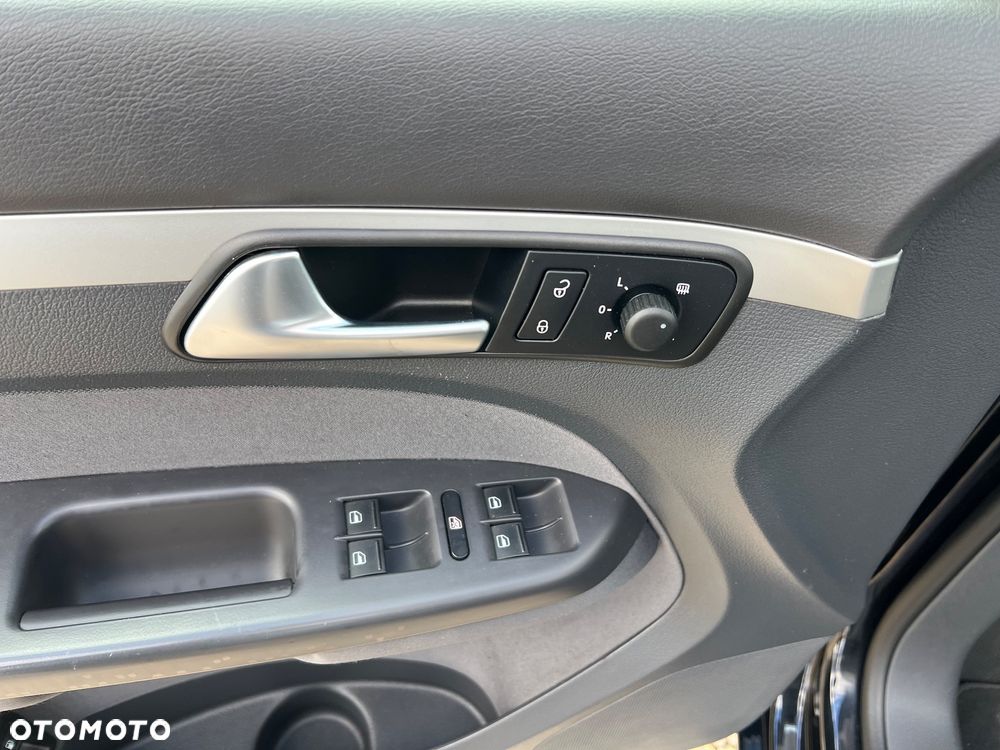 Volkswagen Touran 1.6 TDI DPF BlueMot Comfortline - 16