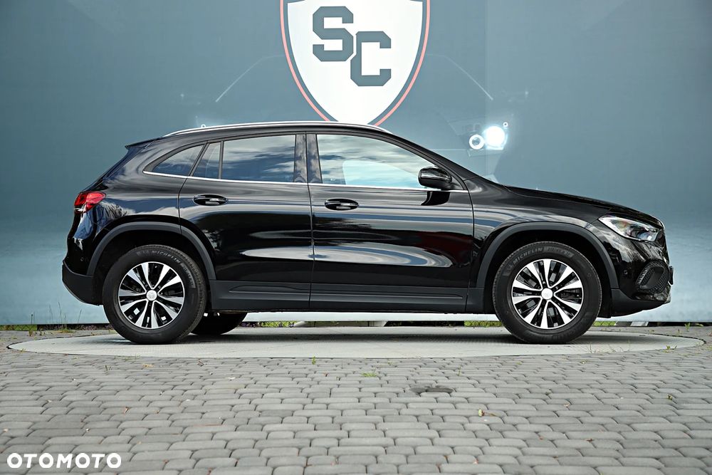 Mercedes-Benz GLA 200 Style - 11