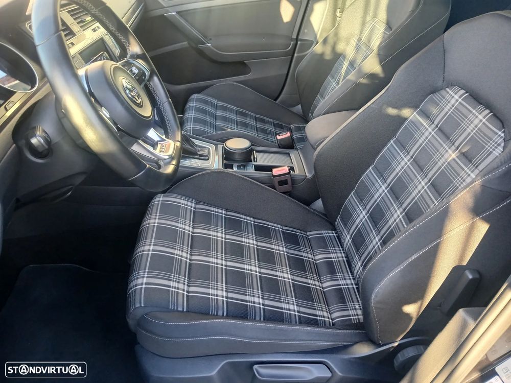 VW Golf 2.0 TDI GTD DSG - 21