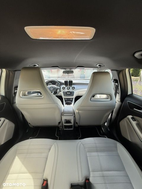 Mercedes-Benz GLA - 13