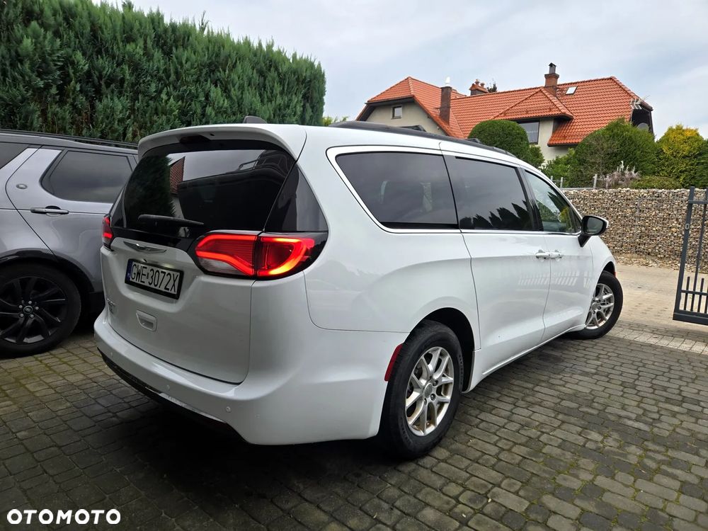Chrysler Pacifica - 6