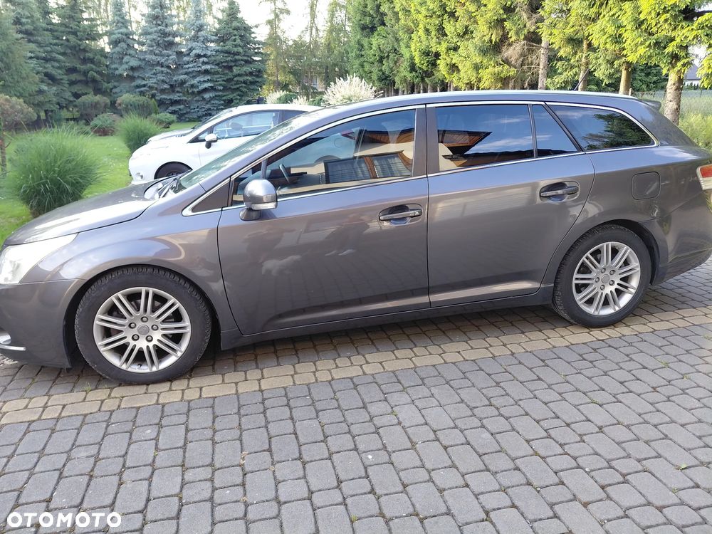 Toyota Avensis - 10