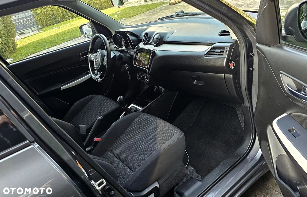 Suzuki Swift 1.2 Premium Plus - 12