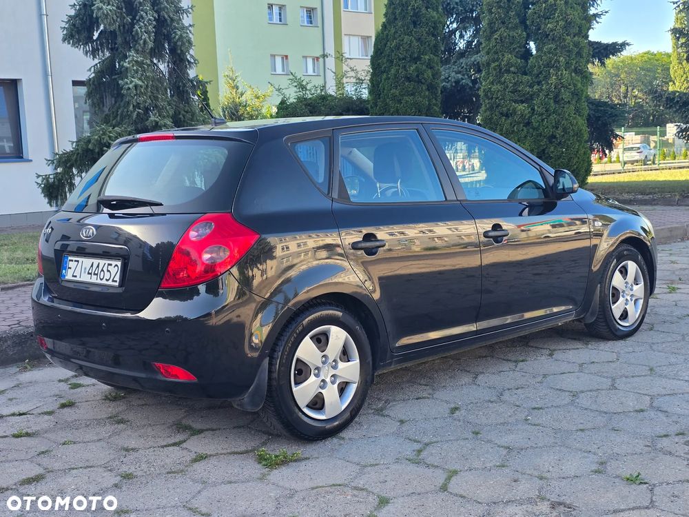 Kia Ceed - 8