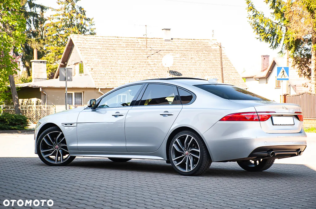 Jaguar XF 2.0 T R-Sport - 15