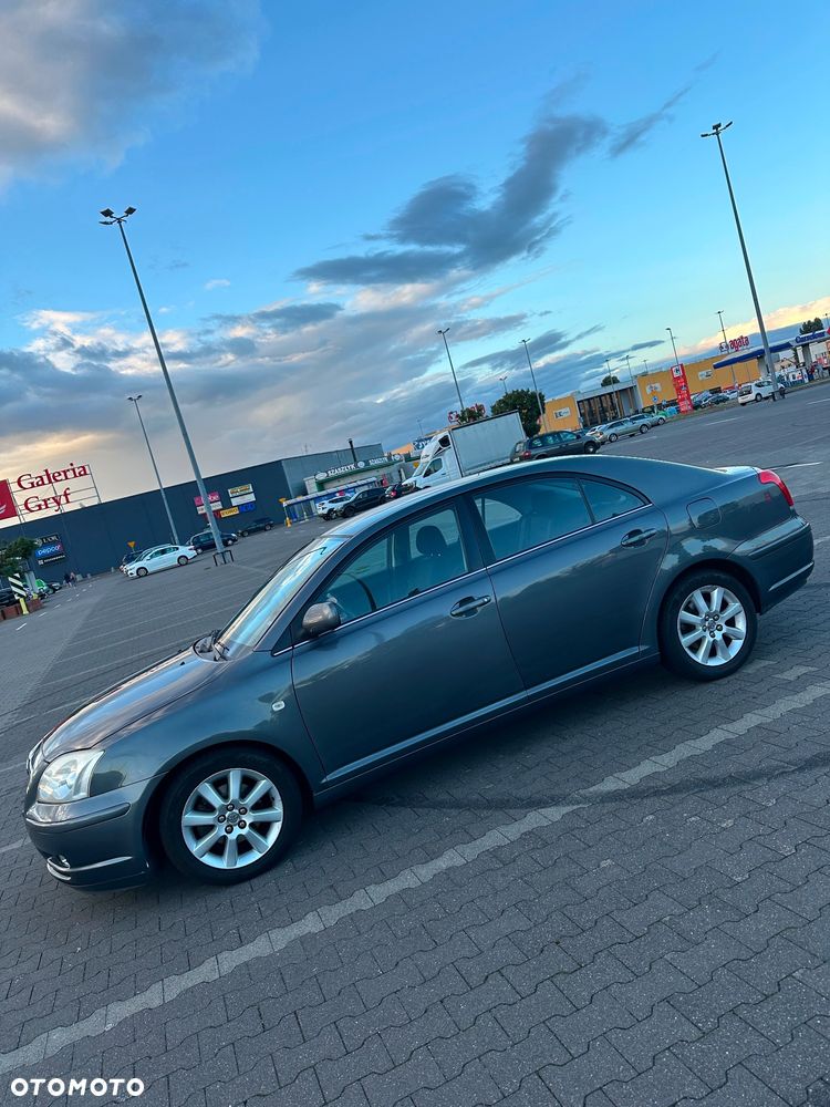 Toyota Avensis 1.8 VVT-i Luna - 4