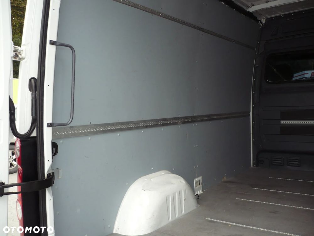 Volkswagen Crafter - 11