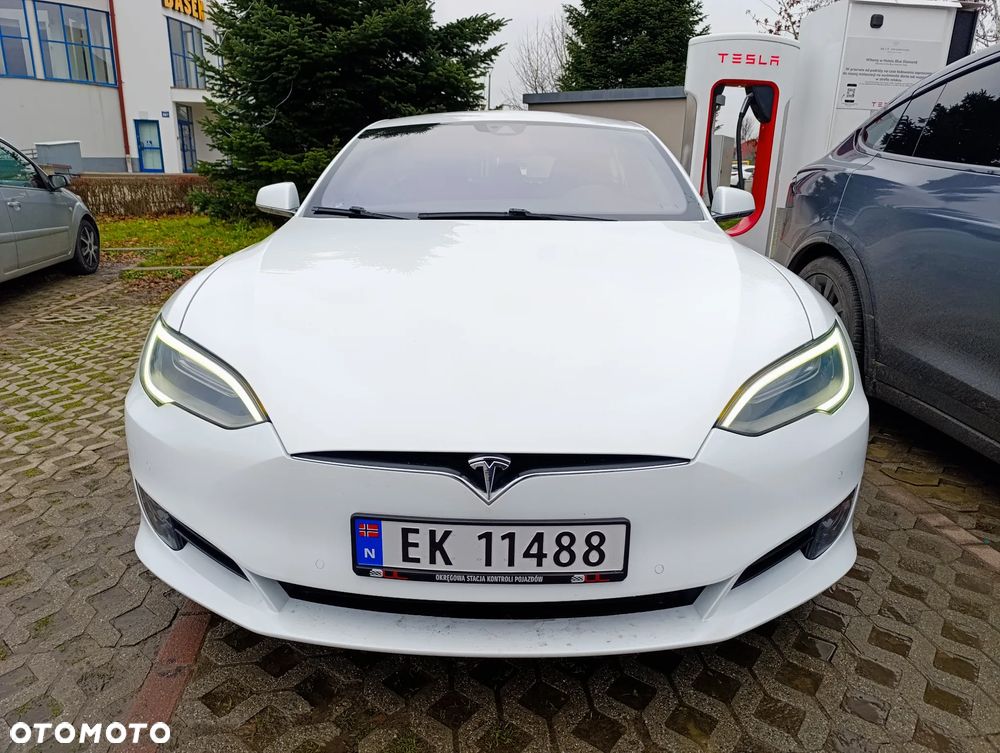 Tesla Model S - 11