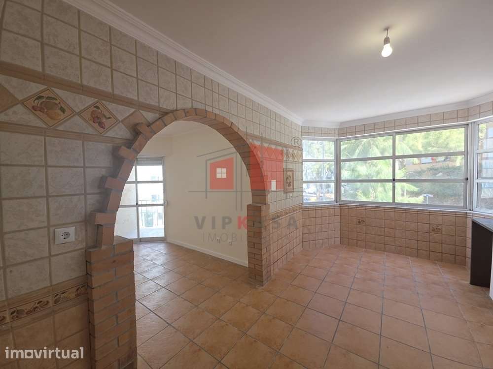 Apartamento T3 na Tapada da Mercês - Grande imagem: 2/11