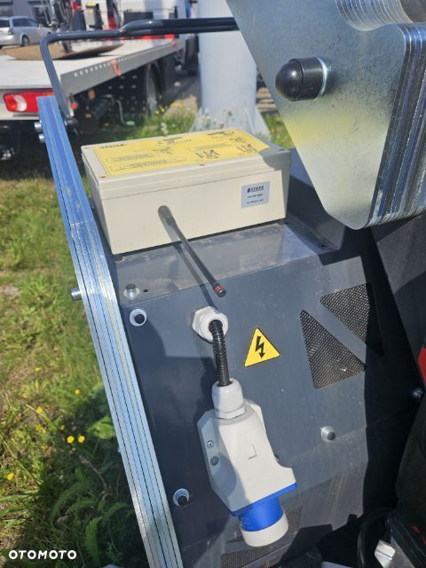 Befard miniżuraw gąsienicowy XM800 i XM1200 do 10,2m pick and carry - 9