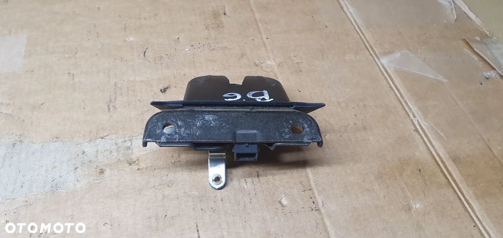Zamek klapy bagażnika Audi A4 B6 Kombi 8E9827520 - 3