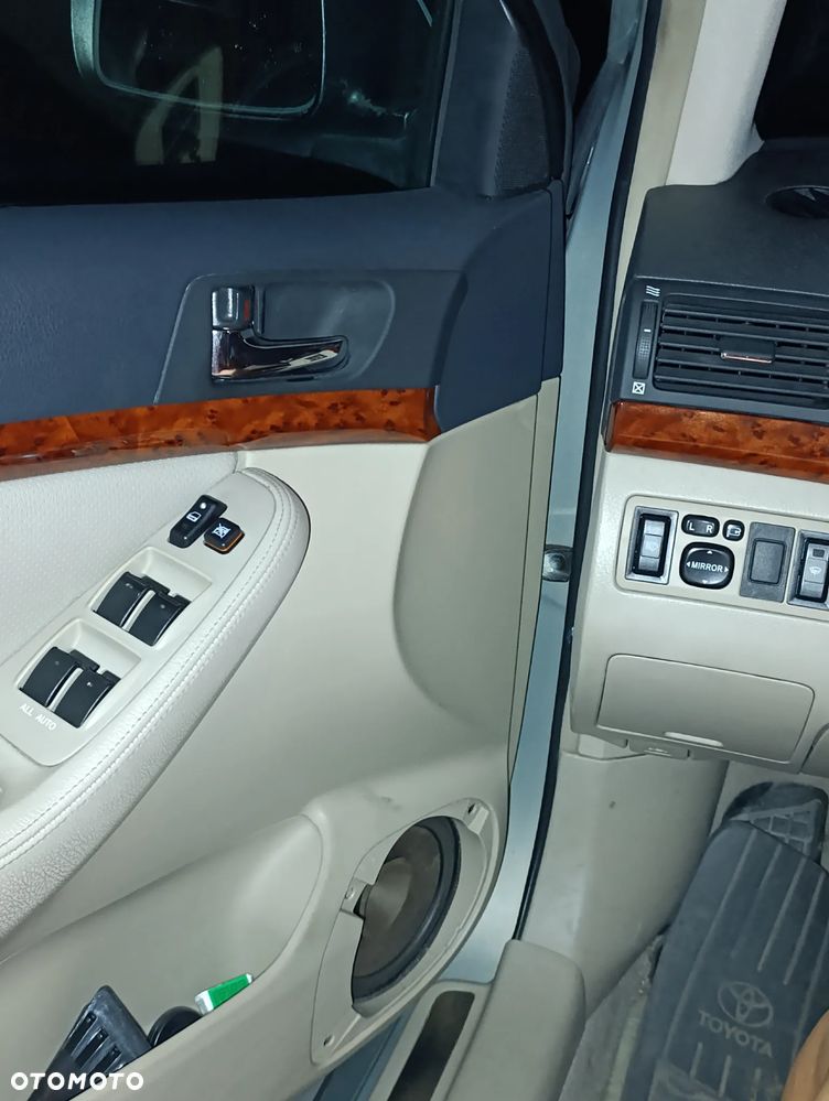 Toyota Avensis - 13