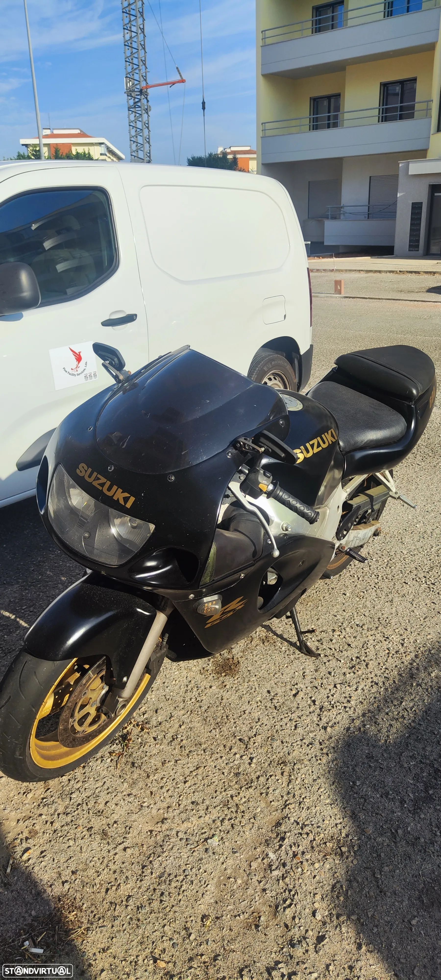 Suzuki GSX-R - 1