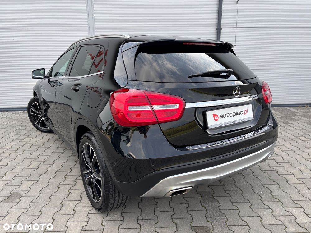 Mercedes-Benz GLA 200 Urban - 16