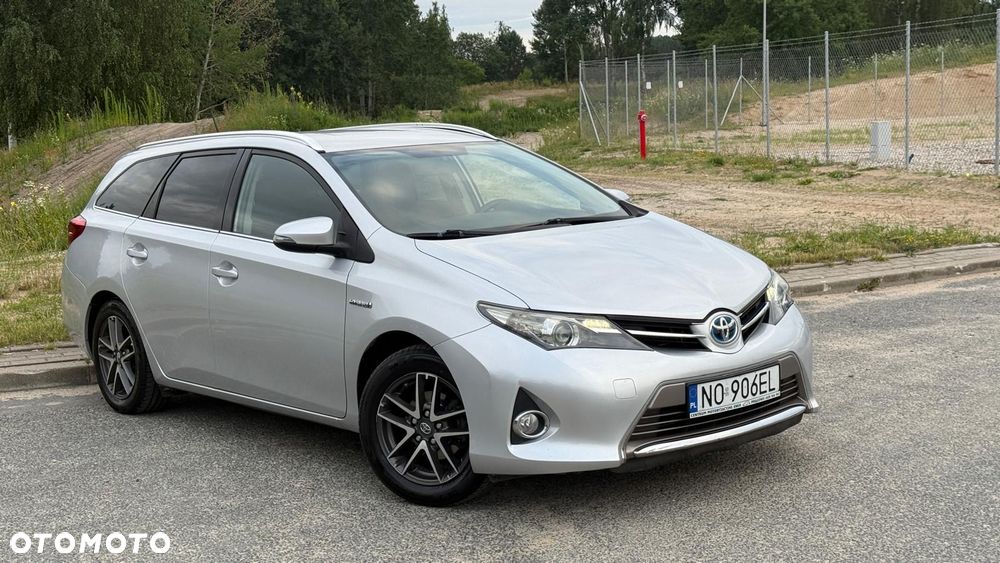 Toyota Auris 1.8 HSD Luna - 1