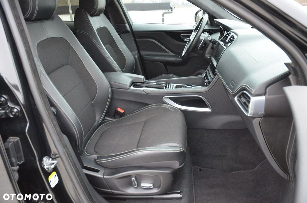 Jaguar F-Pace 2.0 i4P AWD R-Sport - 30