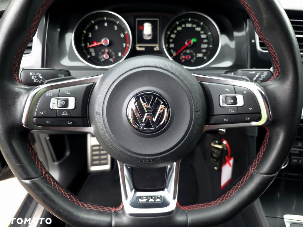 Volkswagen Golf - 21