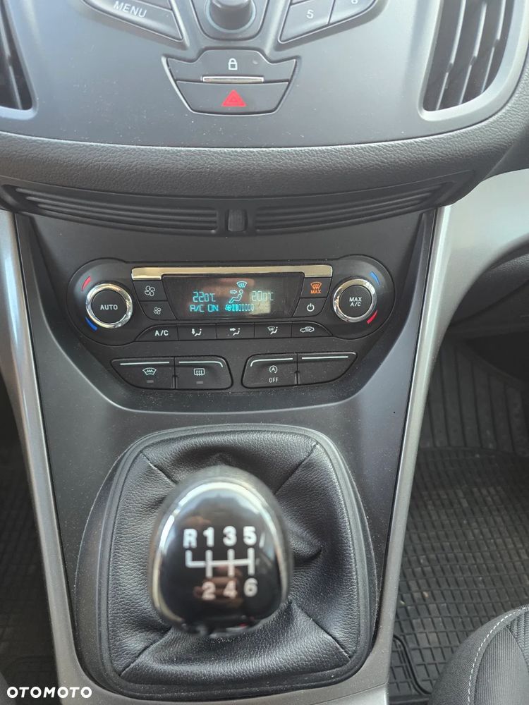 Ford Kuga 1.5 EcoBoost 2x4 Titanium - 14